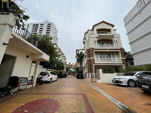 ซิตี้ พลัส เอกมัย 10 main view