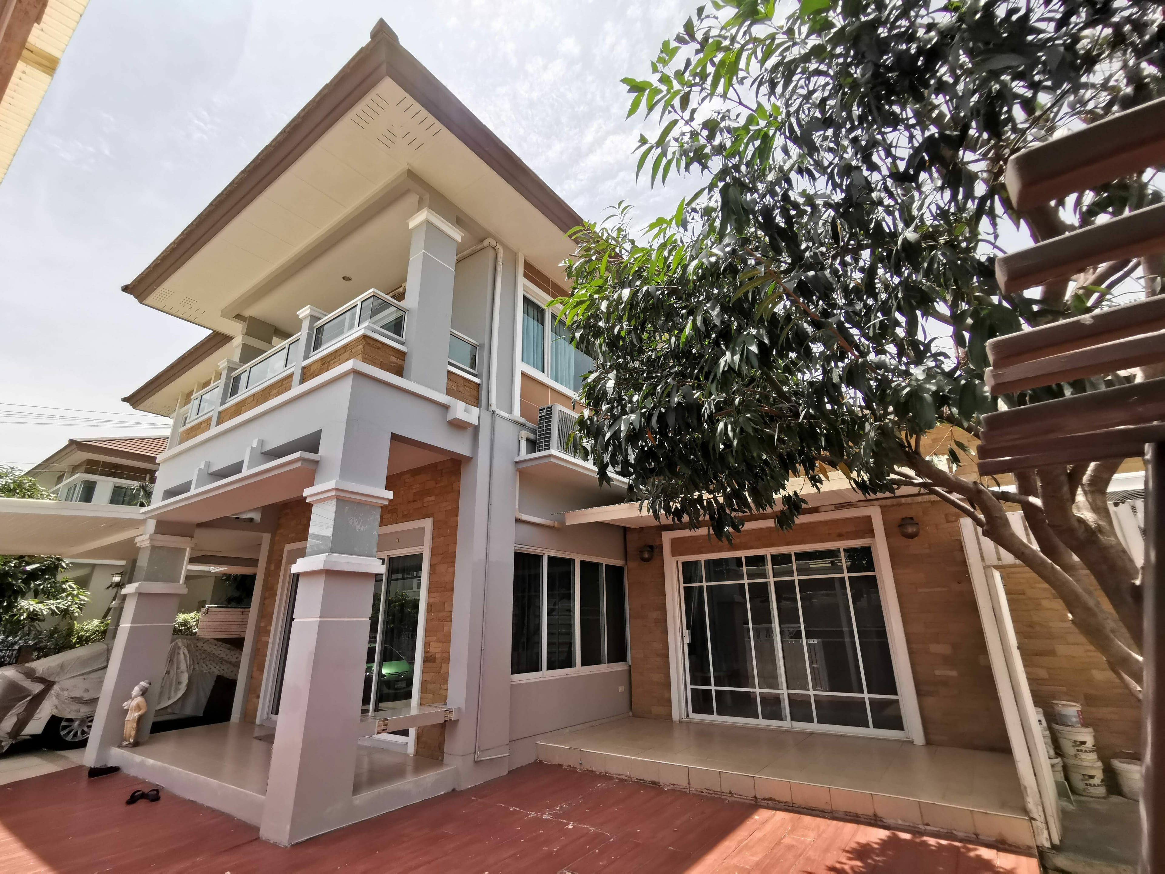 ชื่อโครงการ เลอ นีโอ ทู