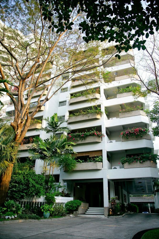 บ้านสายลม สาทร main view