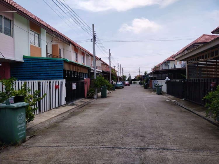 บ้านชายคลอง main view