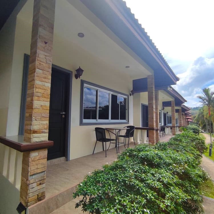 Airport Villa main view