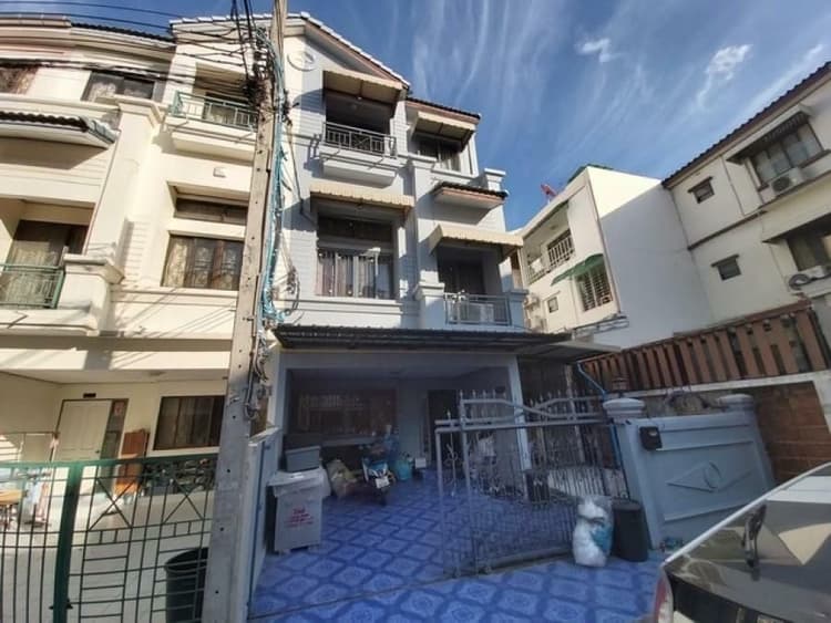 Baan Klang Muang Ratchada - Mengjai main view