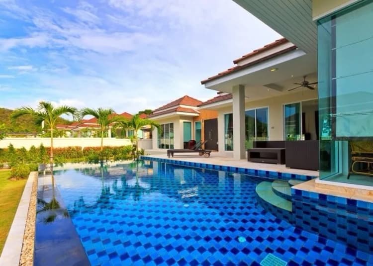 Red Mountain Waterside main view