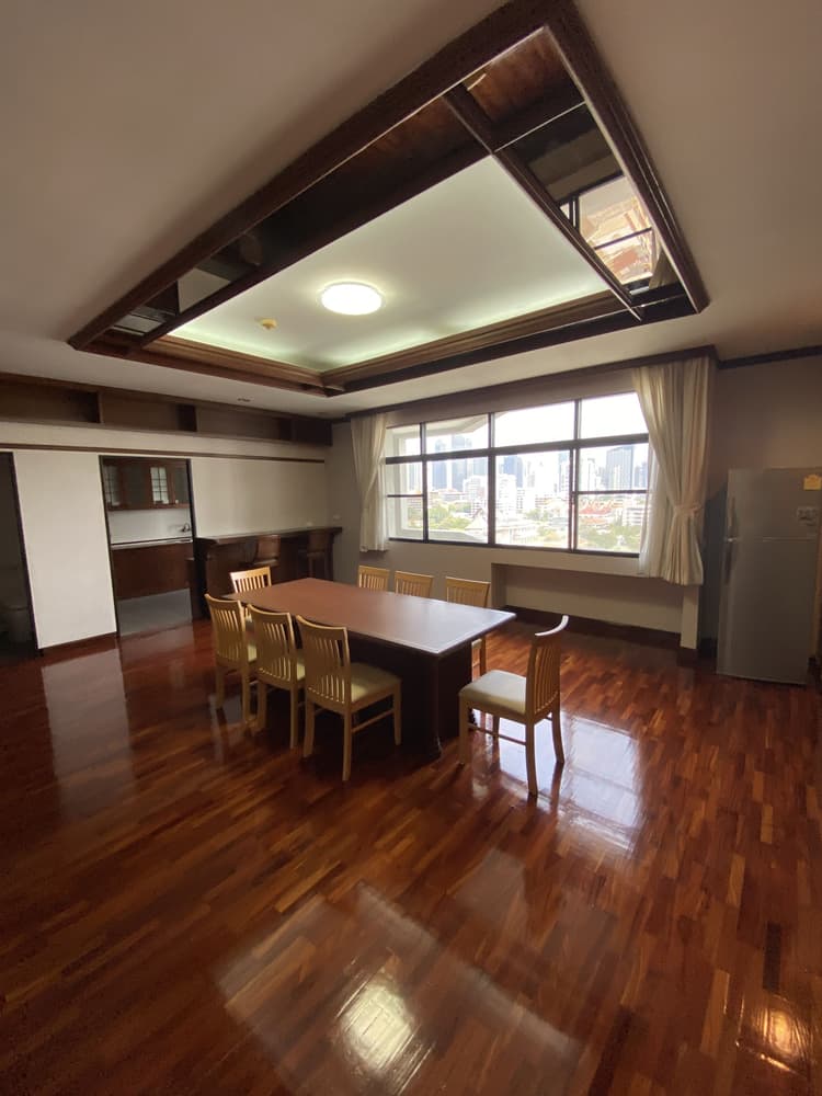 Nida Mansion main view