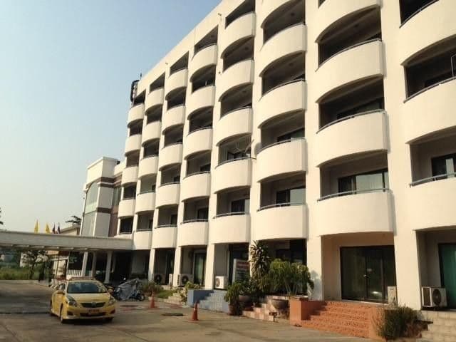 Vibhavadi Center Condotel main view