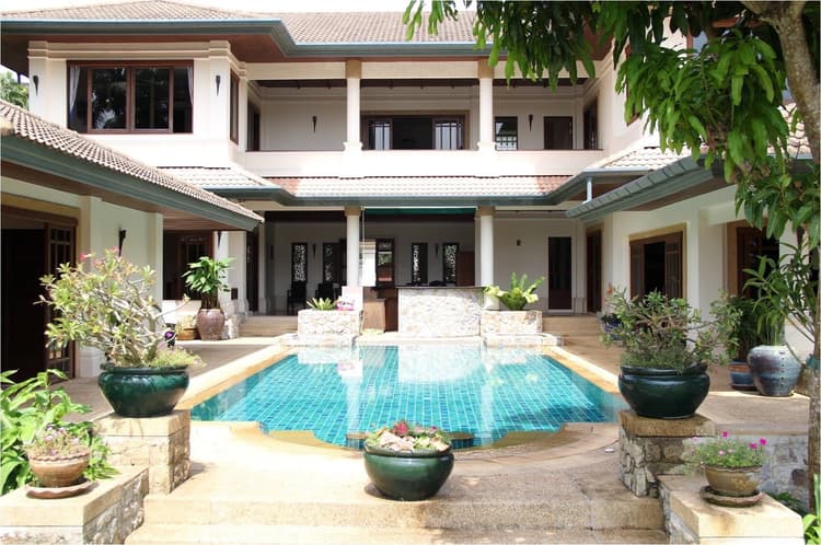 Lakeshore Villa main view