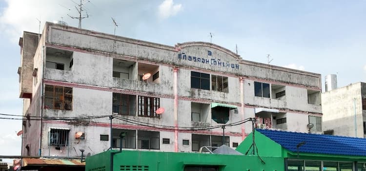 Sasithorn Condominium main view