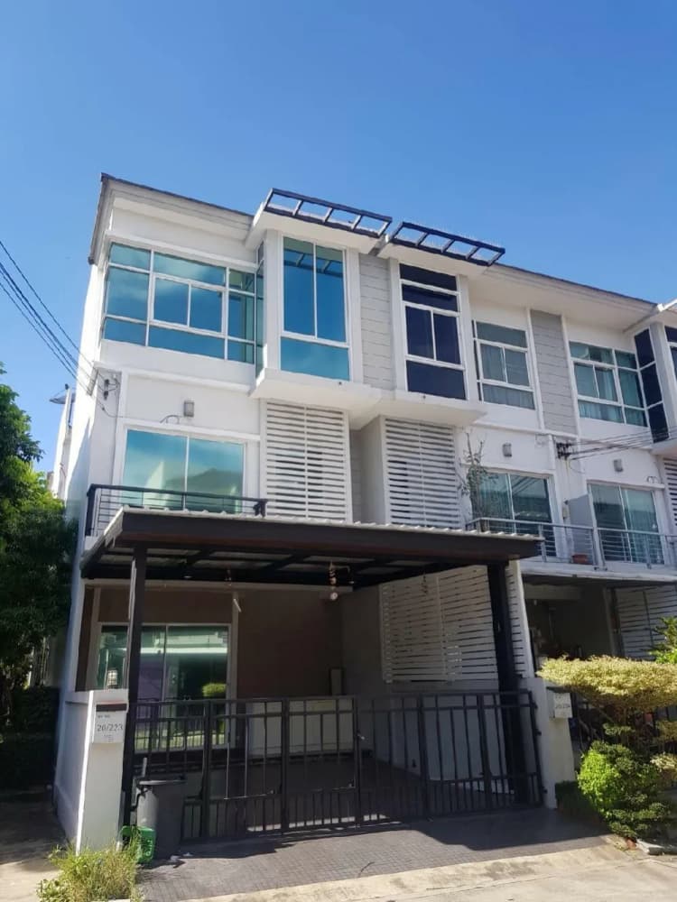 The Metro Rama 9 main view