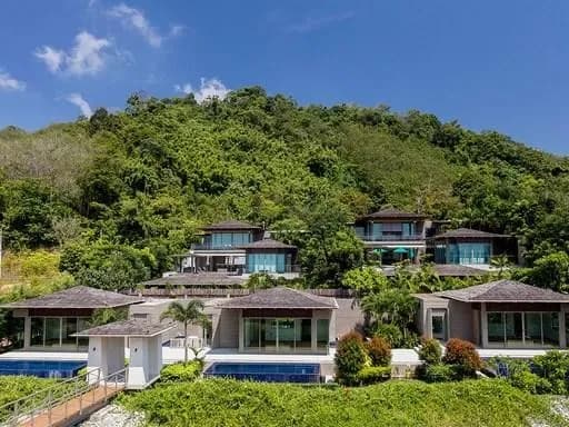 La Colline main view