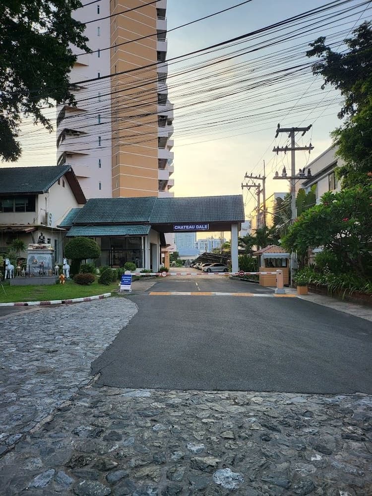 Chateau Dale main view