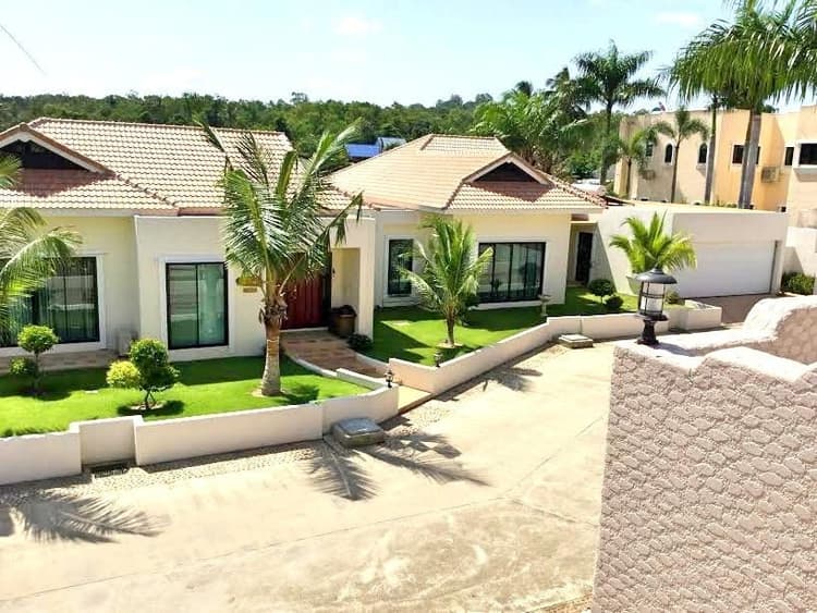 Freeway Villas main view