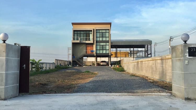 Pinthong Land Factory Warehouse main view