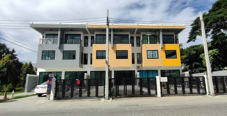 Baan Thananda Chalermprakiat Ror 9 Soi 48 main view