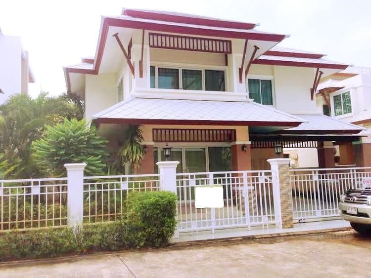 Rachawadee Villa main view