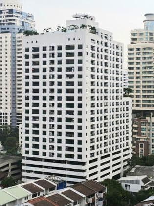 Methvanont Manor main view