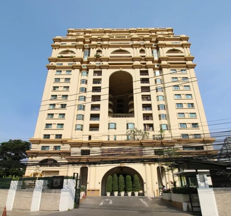 Royal Castle Sukhumvit 39 main view