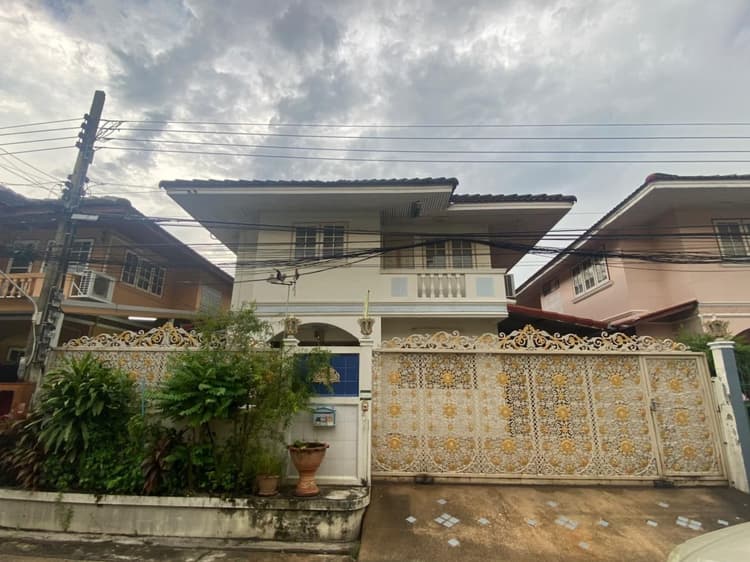 Thamsathit Villa main view