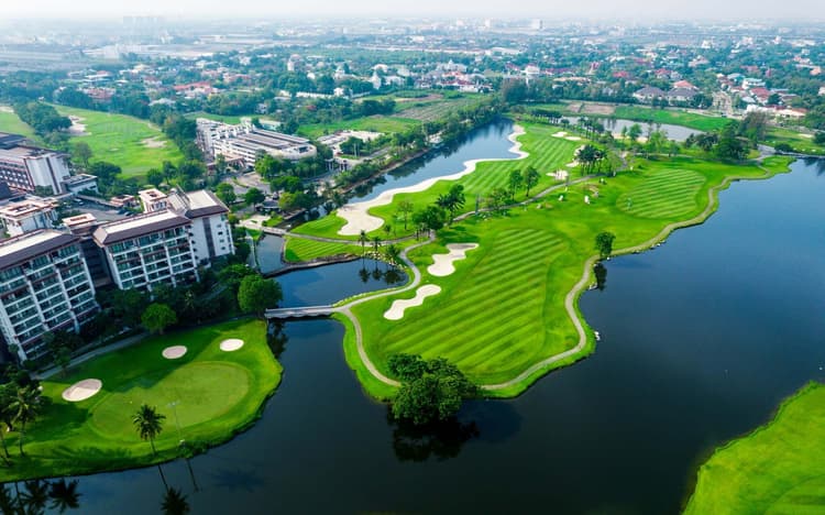 Summit Windmill Golf Club & Residence main view