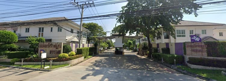 Murray's Place main view