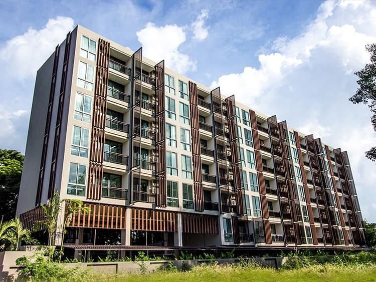 B2 Mountain Pano Condo main view