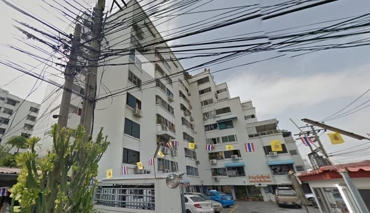 Aumnuayrak Condominium main view