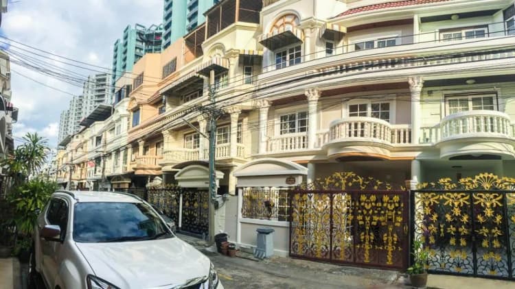 Taweewattana Villa main view