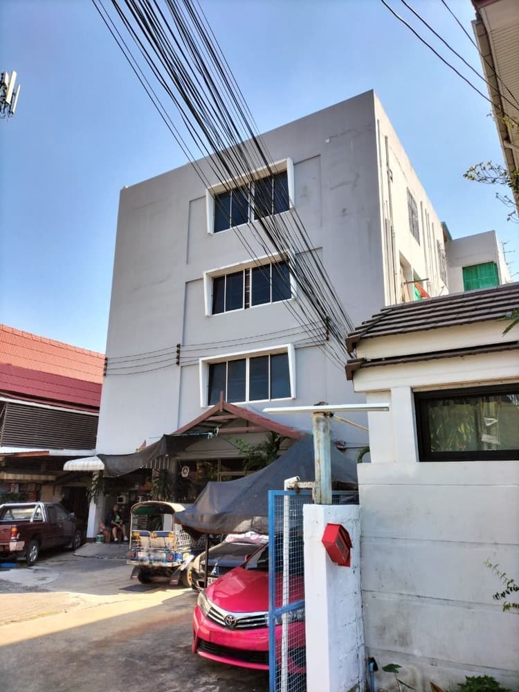 Somsri Apartment main view