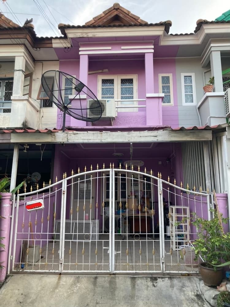 Puttan Phetkasem 81 main view