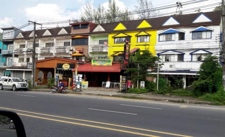 เขาหลัก ทราเวลเลอร์ ลอดจ์ main view