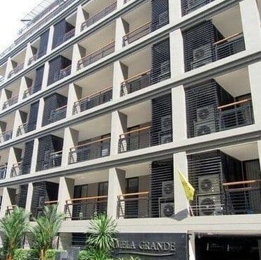 Mela Grande main view