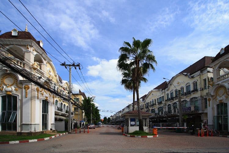 Sinphatthana Thani main view