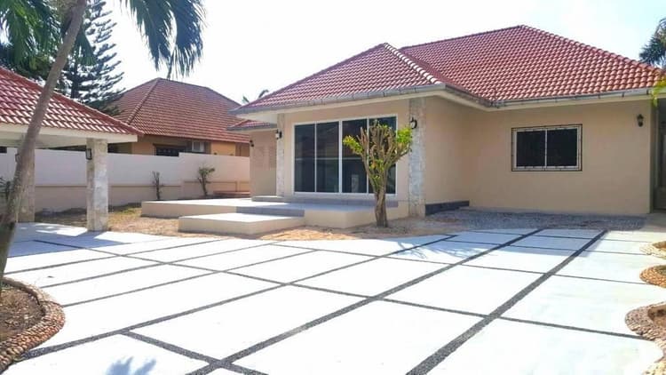 Pattaya Hill Village 1 main view