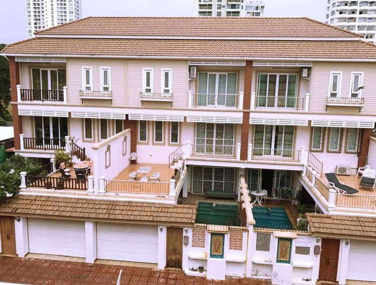 Pratumnak Soi 4 Townhouse main view