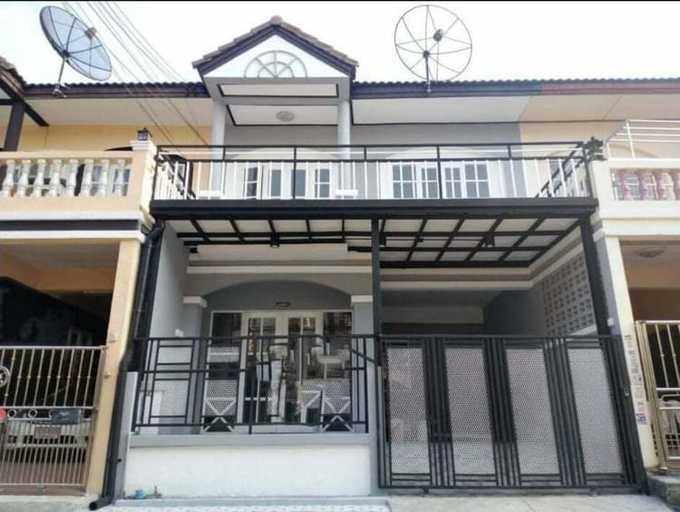 Baan Suthavee Cluster House main view