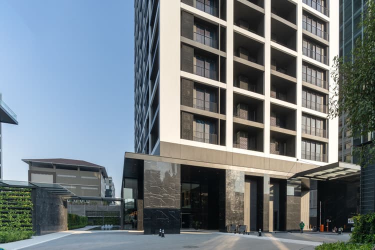 Noble Around Ari main view