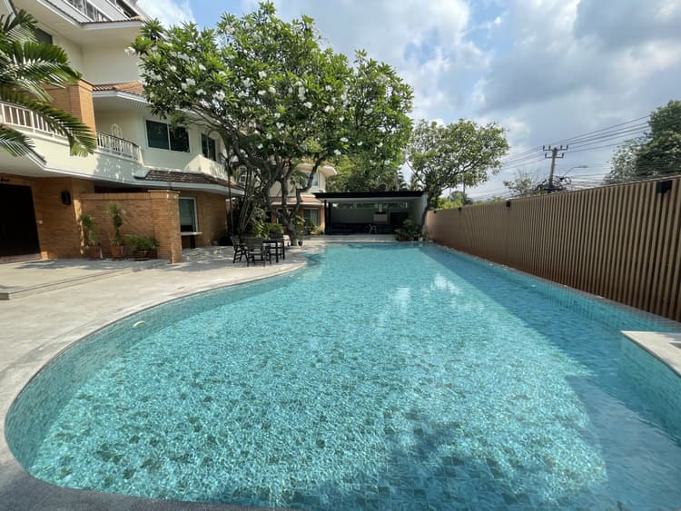 Baan Thepkamol main view