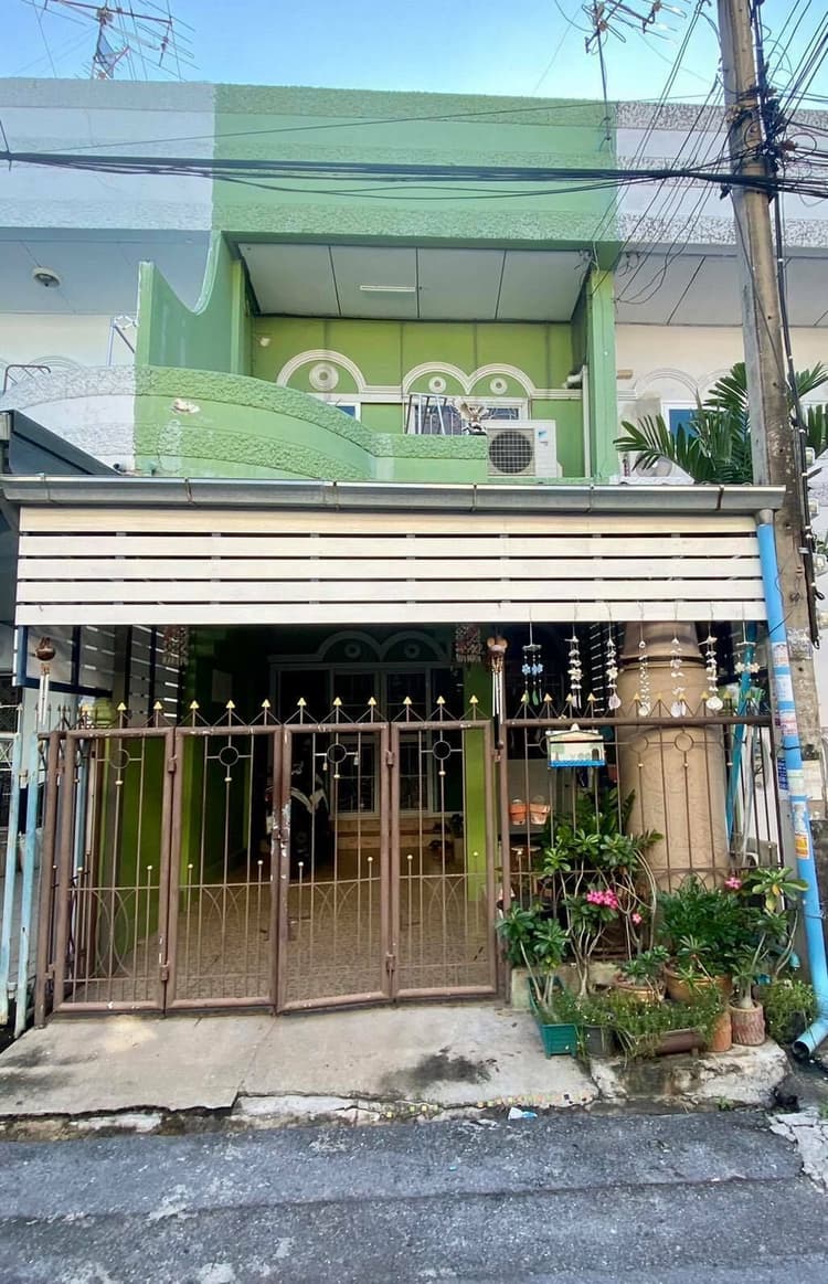 Lat Phrao Village main view