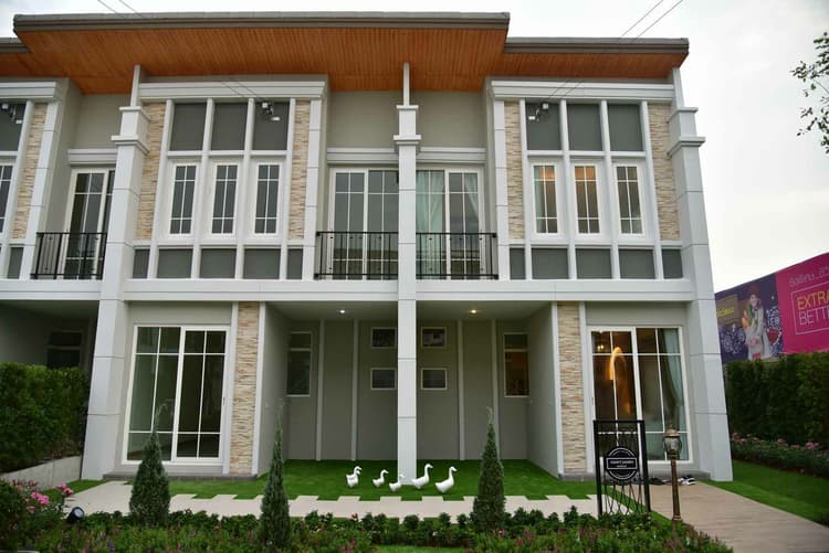 Golden Town Vibhavadi-Chaengwattana main view