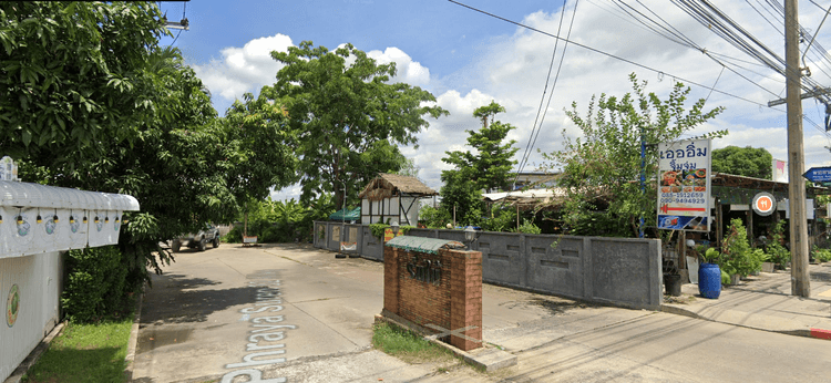 Rom Mai 1 Village main view