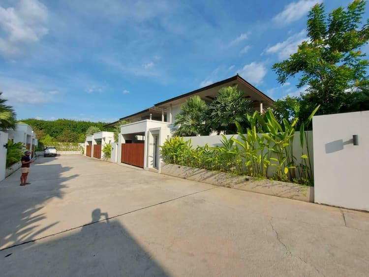 Vinzita Pool Villas main view