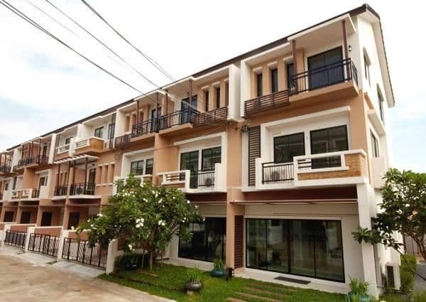 Time Home Rama 9 - Hua Mak main view