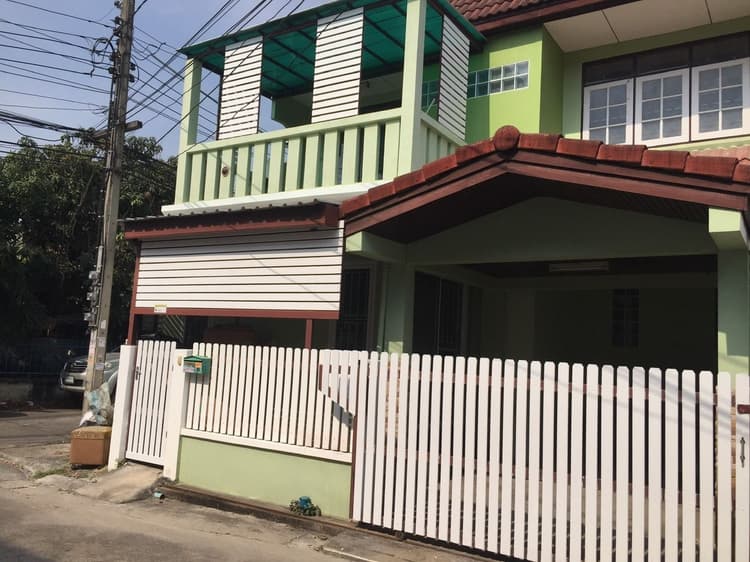 Mu Ban Thep Prathan main view