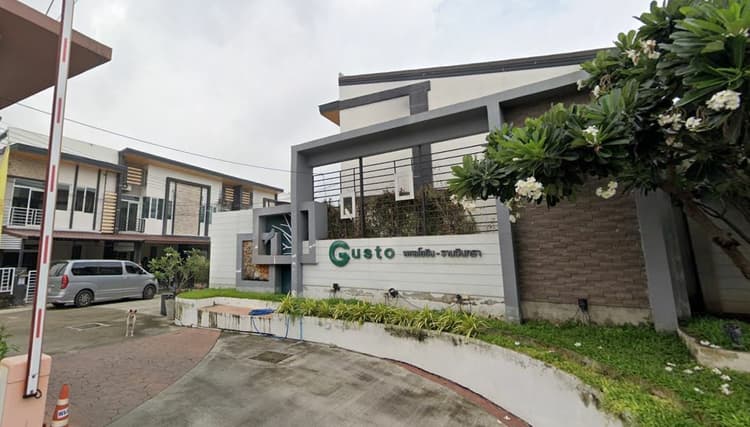 Gusto Town Home Phaholyothin – Ramintra main view