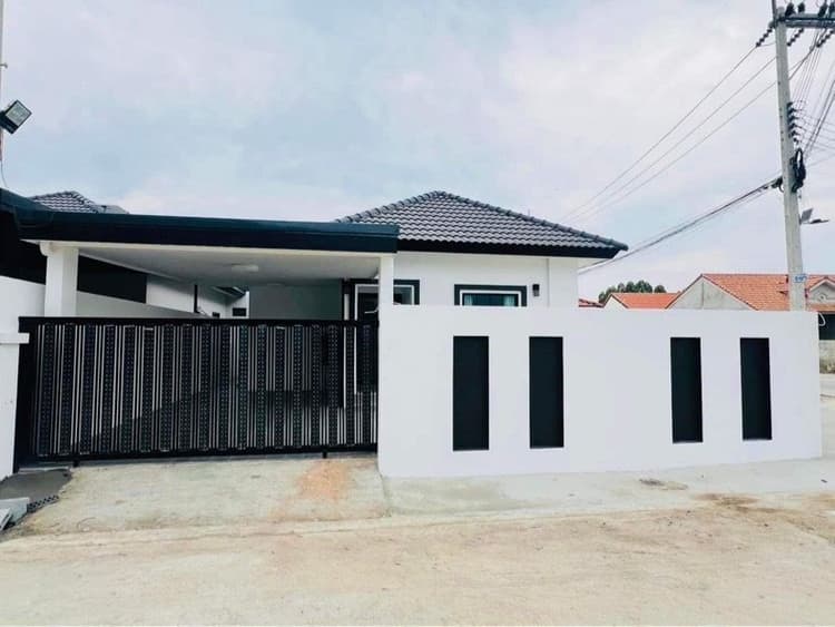 Rattanakorn Village 18 main view