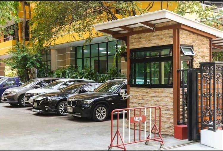 RoomQuest Sukhumvit 36 BTS Thonglor main view