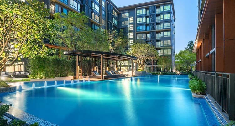 Metro Luxe Rose Gold Phaholyothin - Sutthisan main view