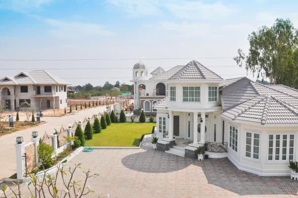 Holywood Lakeside main view