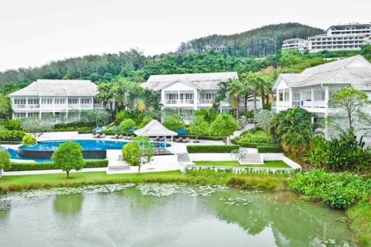 Ocean Breeze Resort & Suites main view