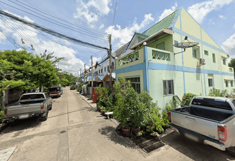 Baan Rim Nam Lak Hok main view