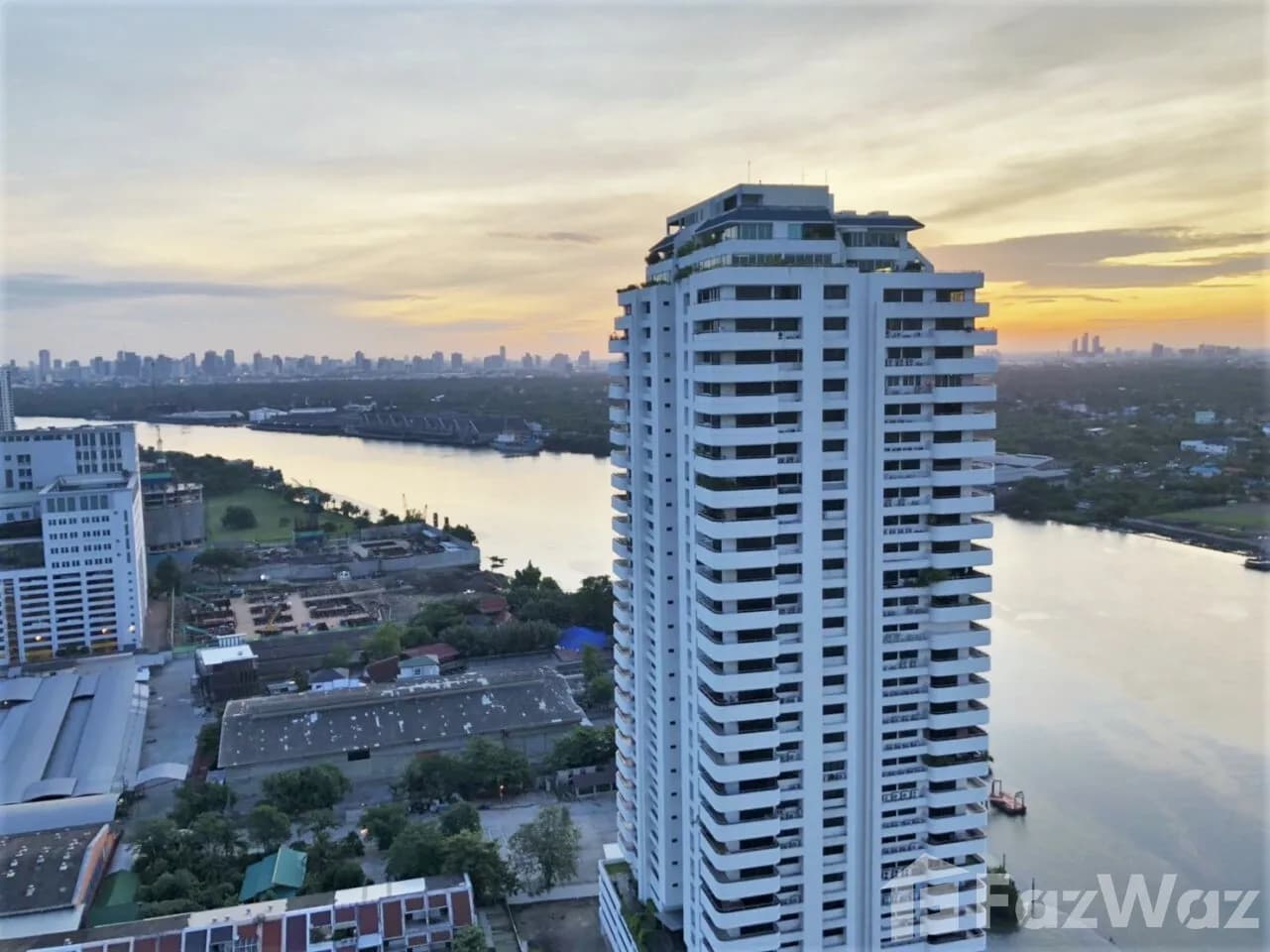 รอยัล ริเวอร์ เพลส